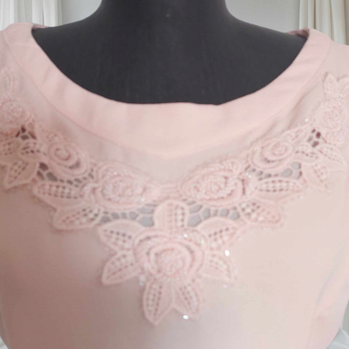 rochie-croi-drept-cu-insertie-margele-la-decolteu [2]