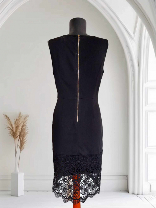 rochie-neagra-fara-maneci-cu-dantela-la-poale [3]
