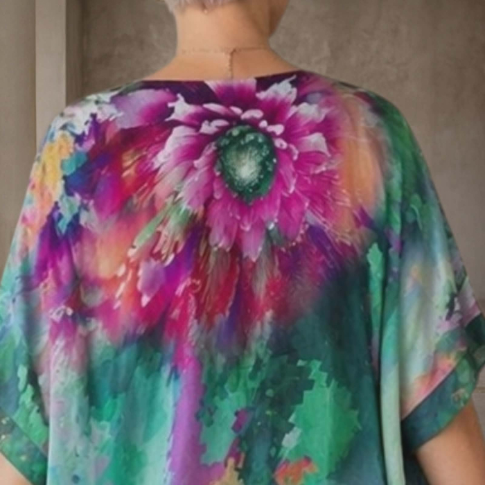 Rochie tip poncho pe fond verde cu imprimeu floral [3]