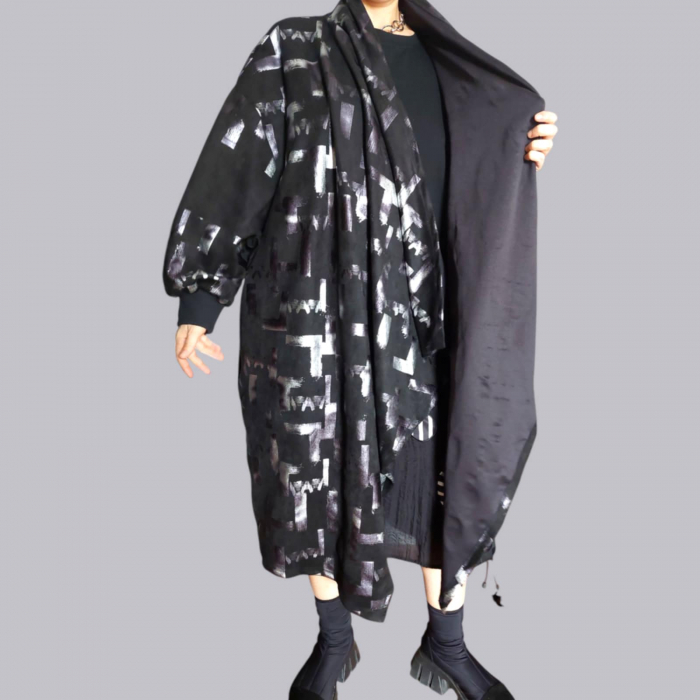 Cardigan Asimetric Amplu pe Fond Negru cu Model Argintiu [4]