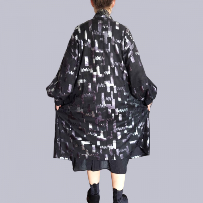 Cardigan Asimetric Amplu pe Fond Negru cu Model Argintiu [5]