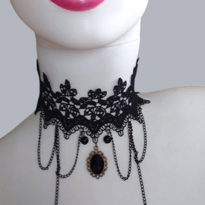 Choker Negru din Dantela cu Piatra si Lantisoare [1]
