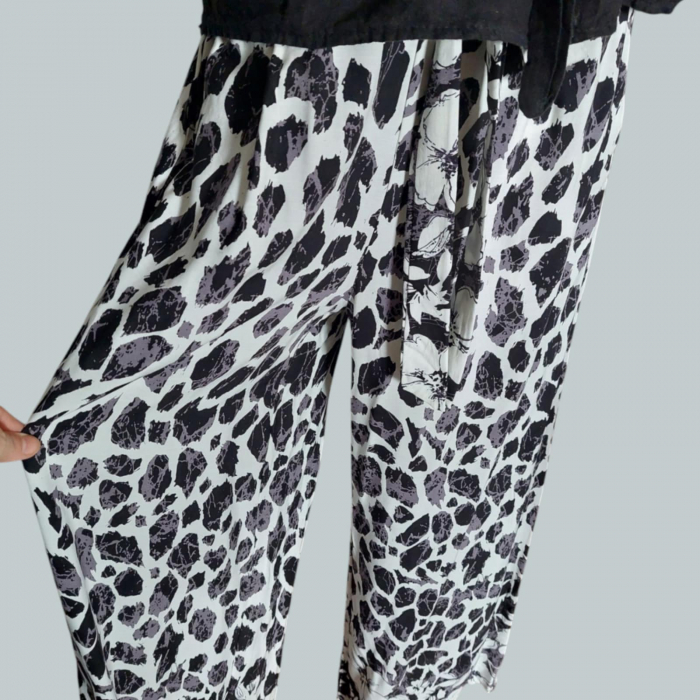 Pantaloni croi larg cu imprimeu tip animal print [2]