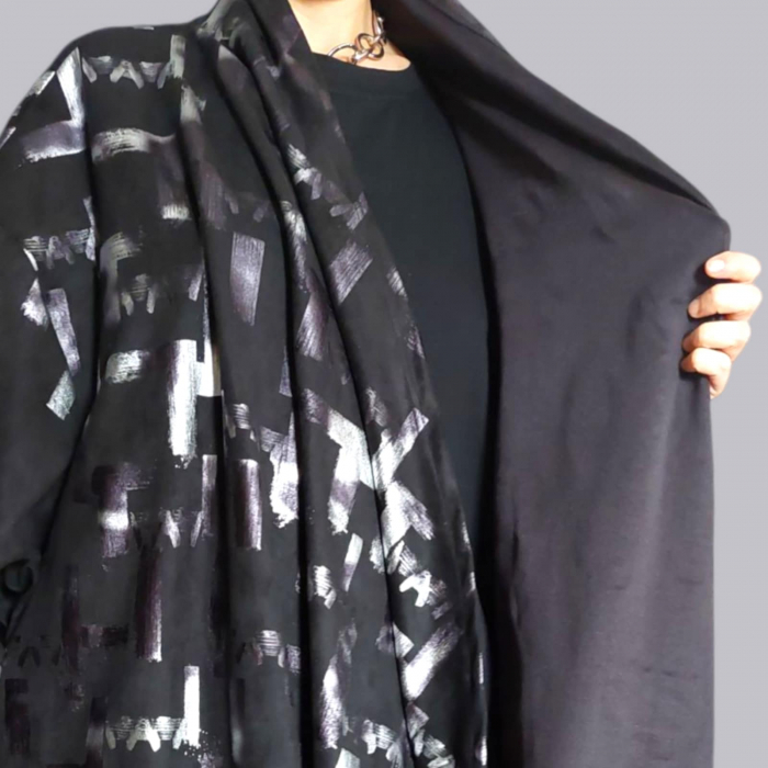 Cardigan Asimetric Amplu pe Fond Negru cu Model Argintiu [3]