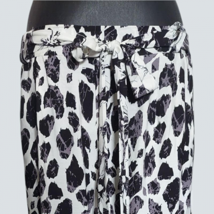 Pantaloni croi larg cu imprimeu tip animal print [3]