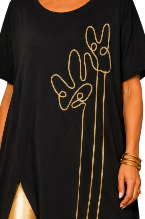 Bluza din bumbac pe fond negru si aplicatii aurii [3]