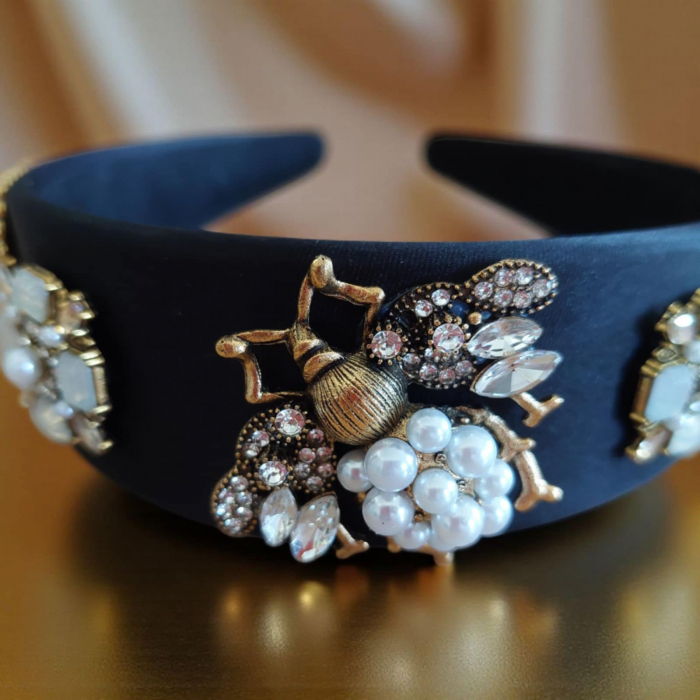 Bentita / cordeluta eleganta pe fond negru cu pietre, margele, si strasuri [2]