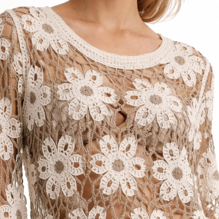 Bluza din macrame crosetata cu flori si maneci clopot [5]