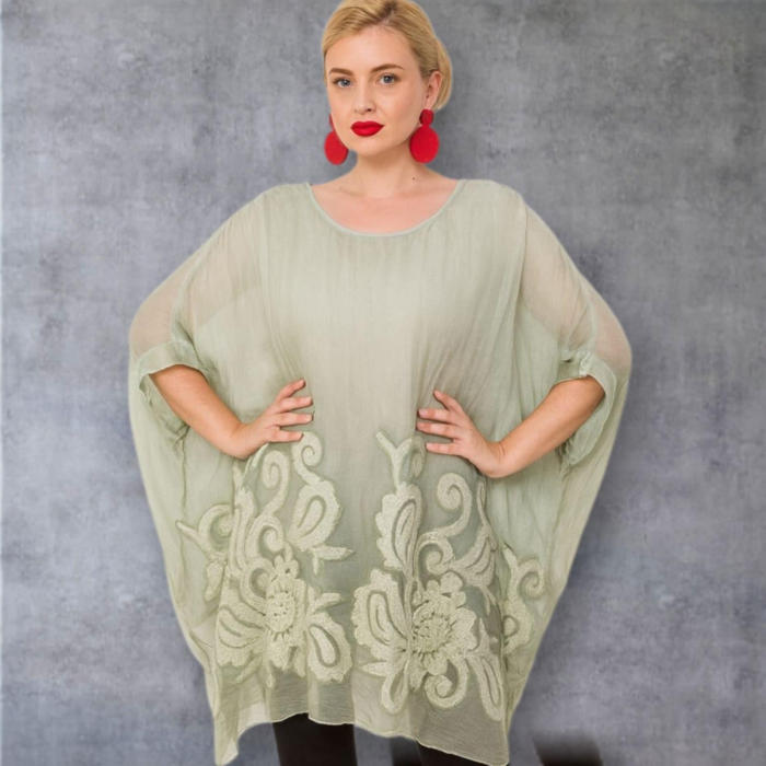 Bluza   eleganta tip fluture din acrylic si broderie  delicata in partea de jos [2]