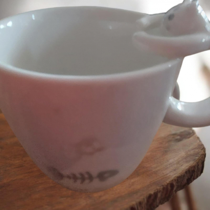 Cana Alba din Ceramica cu o Pisica Atarnata de Toarta [3]