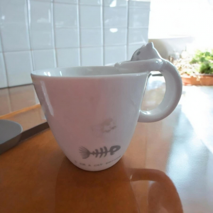 Cana Alba din Ceramica cu o Pisica Atarnata de Toarta [2]