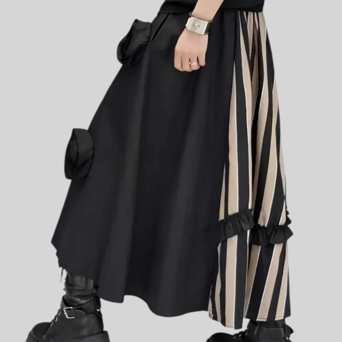 Fusta Lunga din Satin cu Dungi Negri pe Fond Alb si Trandafiri Negru Cusuti [5]