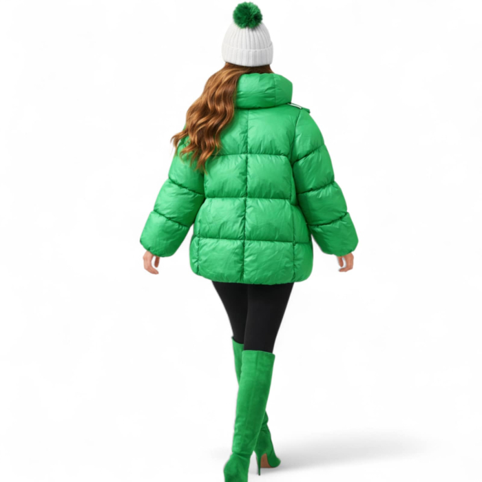 Geaca matlasata verde tip pufoaica cu aspect usor sifonat si parti dreptunghiulare prin cusatura [2]