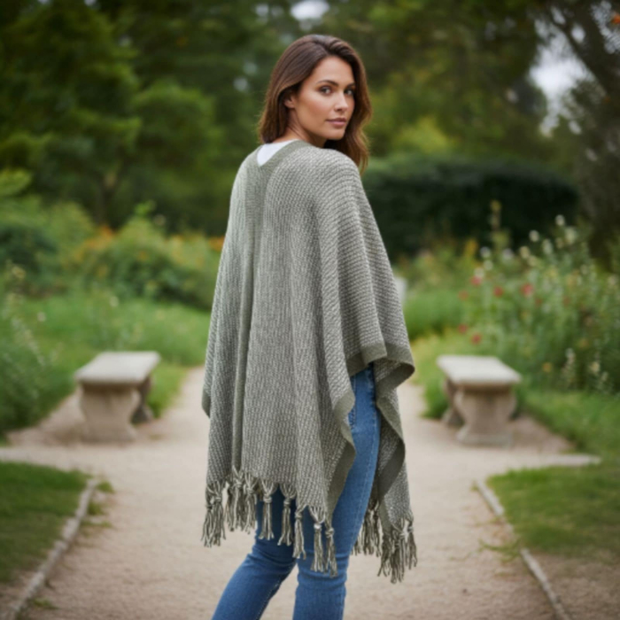 poncho cu maneci si franjuri pentru sezon rece [2]