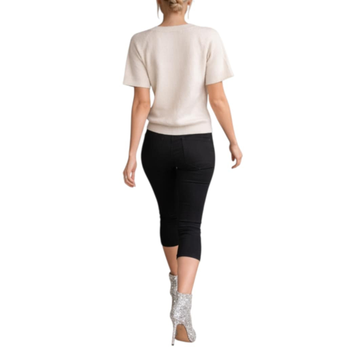 Pulover crem din tricot fin cu aplicatii decorative si accente elegante [3]