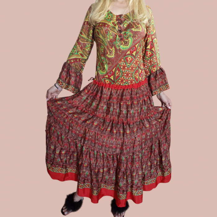 rochie-de-vara-lunga-din-matase-indiana-cu-volane-la-maneci [1]
