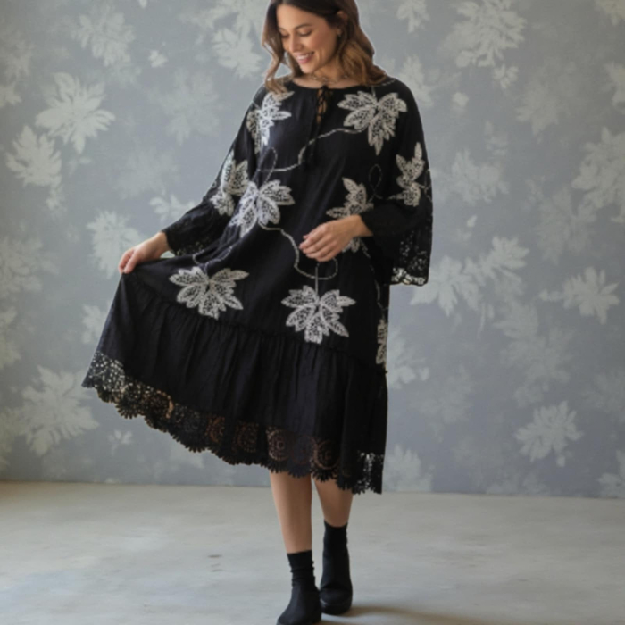 Rochie pe Fond Negru din Vascoza cu Volan si Dantela [1]