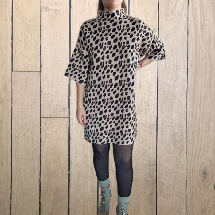 rochie-tricot-pe-fond-crem-cu-imprimeu-animal-print [1]
