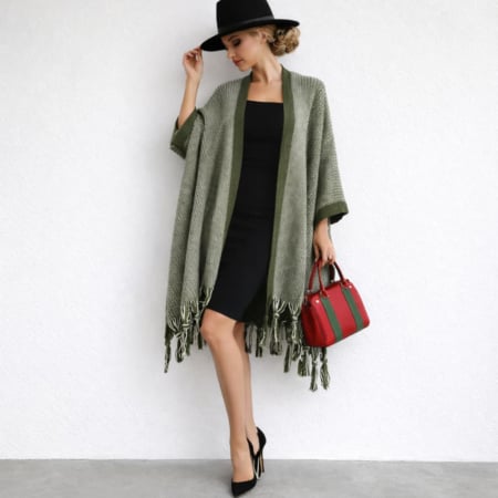 Imbracaminte - Poncho tricotat verde kaki si crem cu ciucuri la poale