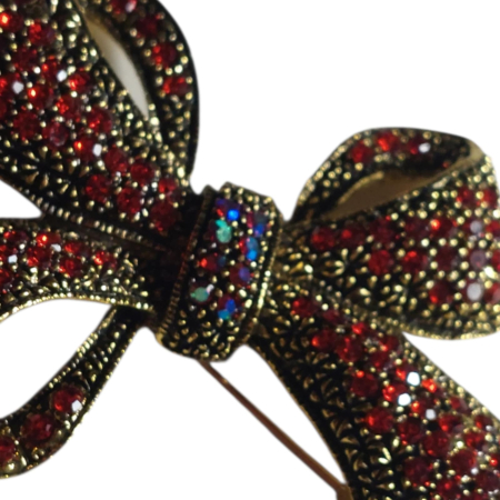 Brosa din metal inoxidabil aurie in forma de fundita cu strasuri colorate [2]