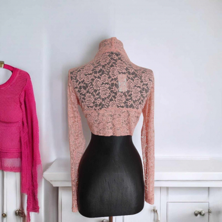 bolero-de-vara-din-dantela-roz-cu-maneci-lungi [1]