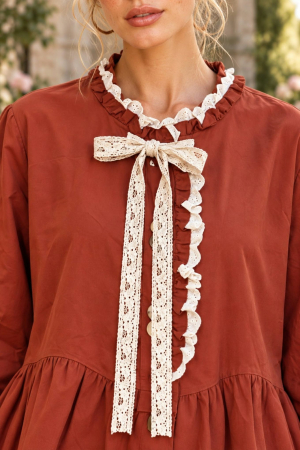 Pardesiu de dama in stil vintage cu dantela si volanase [2]