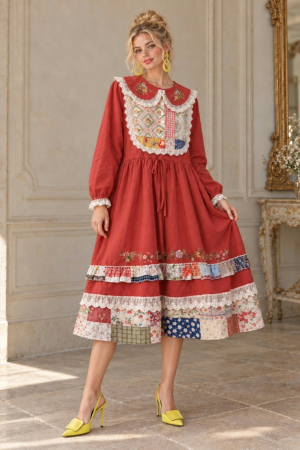 Rochii vascoza - Rochie  caramizie cu broderie floarala, dantela si imprimeu petice