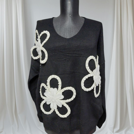 Promotii sezon rece - pulover-tricot-cu-insertii-in-forma-de-floare-alba-cu-perl