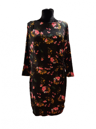 PROMOTII - Rochie fond negru   cu imprimeu flori stransa intr-o parte