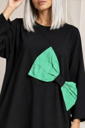 Rochie din bumbac pe fond negru si funda supradimensionata verde [1]