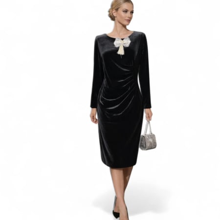 Rochii pentru  ocazii - Rochie neagra din catifea stransa intr-o parte cu maneci lungi