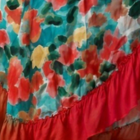 Rochie lunga imprimeu colorat elastic la decolteu si volan rosu [1]