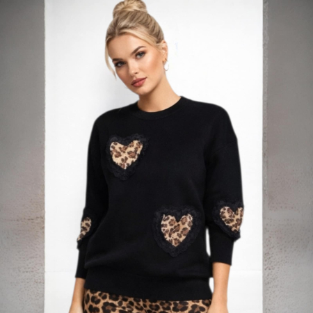 Pulovere - Pulover negru cu aplicatii in forma de inima cu material animal print