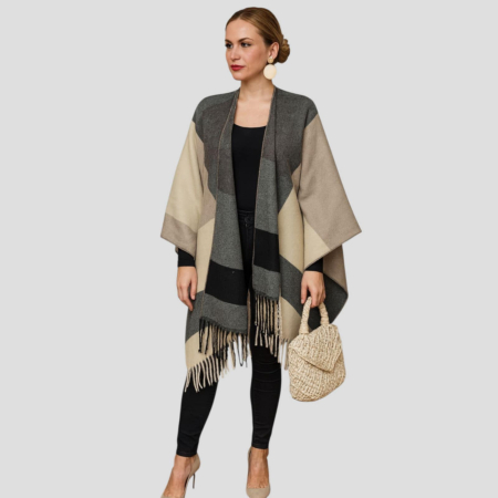 Poncho sezon rece - Poncho tip pelerina cu model geometric gri si crem cu franjuri