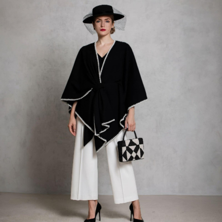 Poncho sezon rece - Poncho tip pelerina neagra din stofa cu bordura decorativa alba contrastanta