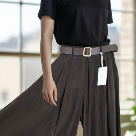 Fusta pantalon ampla  din reiat fin maro cu buzunare laterale si curea inclusa [1]
