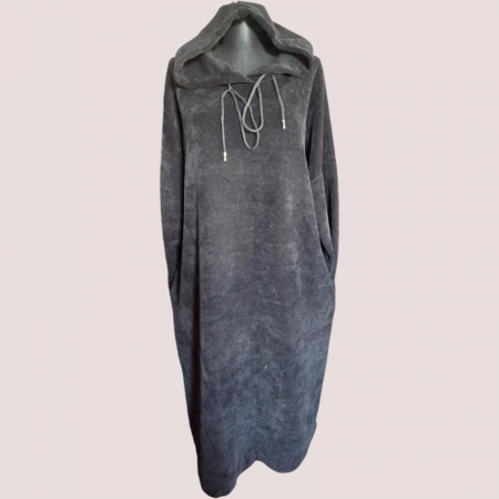 rochie-asimetrica-pentru-sezon-rece-tip-hanorac-si-atingere-reiat-pentru-marimi-mare [1]