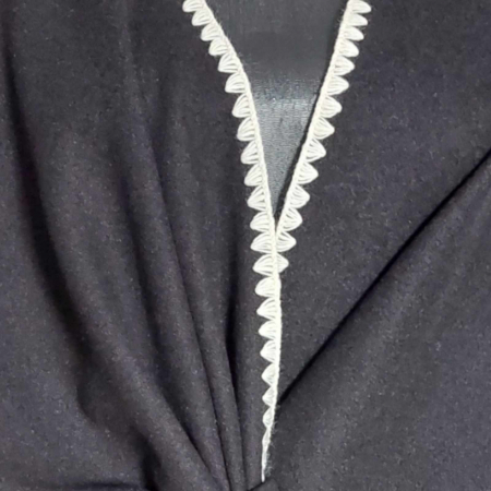 poncho-pentru-sezon-rece-brodat-pe-margini [4]