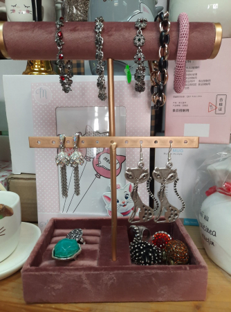 Decoratiuni pentru casa - Suport pentru bijuterii din metal tip alama cu doua brate
