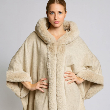 Pelerina tip poncho crem cu gluga si blana ecologica pentru sezon rece [1]