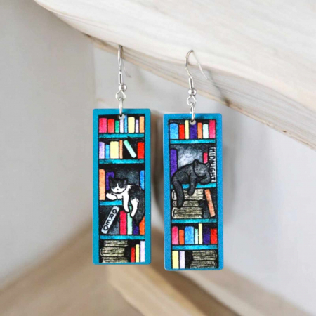 Cercei pisica - cercei-lungi-cu-desen-pisica-in-biblioteca