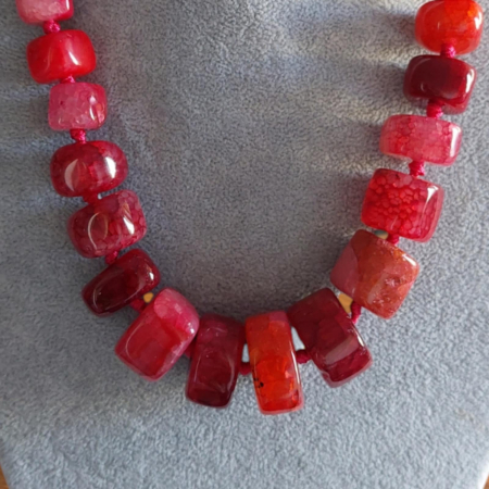 colier-la-baza-gatului-cu-pietre-semipretioase-agate-rosii [1]