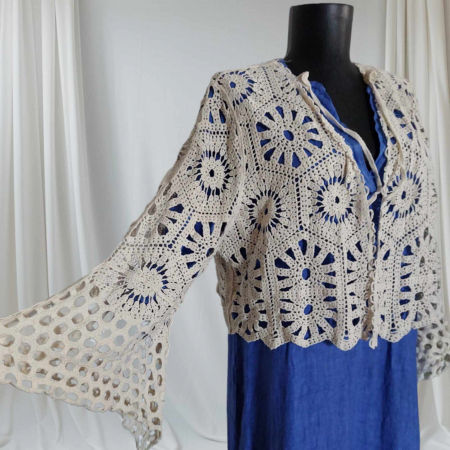 Cardigane/Blazere/Paltoane - bolero-de-vara-din-macrame-crem-cu-volan-la-maneca