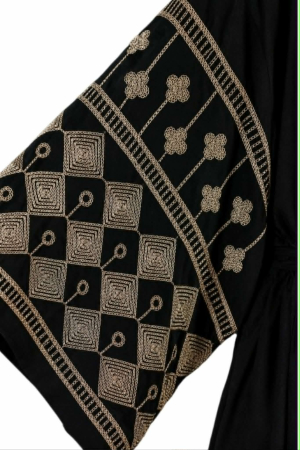 Rochie din vascoza pe fond negru cu fir lame auriu [1]