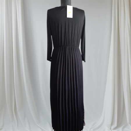 rochie-lunga-asimetrica-plisata-cu-modele-colorate-pe-partea-din-fata [1]