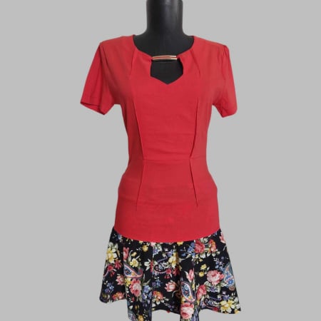 Bluze vascoza - bluza-rosie-de-vara-cu-accesoriu-metalic-la-gat