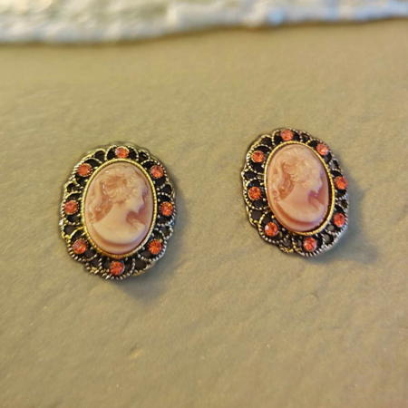 Cercei clips - cercei clips in forma ovala cu camee si marcasite