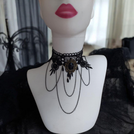 Chokere & Gulere & Masti - Choker din Dantela Neagra cu Pietre si Lantisoare din Metal Aramiu