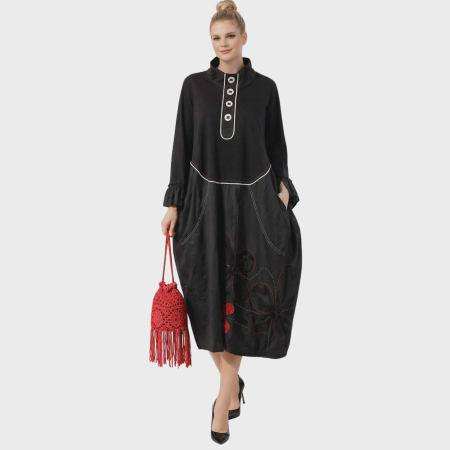 Imbracaminte - Rochie neagra din bumbac  cu aplicatii florale rosii si buzunare design artistic