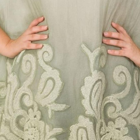 Bluza   eleganta tip fluture din acrylic si broderie  delicata in partea de jos [2]